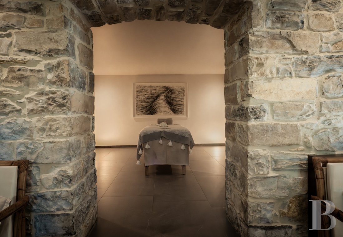 Dans l’Aveyron, aux portes de Millau, un ancien convent du 19e siècle en son jardin  - photo  n°21